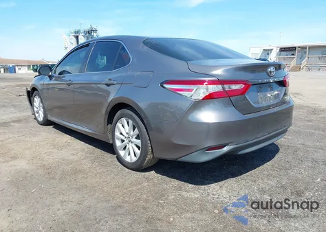 2018 Toyota Camry Le из США, поврежденный, VIN 4T1B11HK6JU670529
